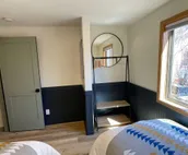 600 Sqft Extended-Stay Cabin sleeps 4, adjacent to beautiful Pine Creek