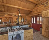 Exquisite Log Home with Lander Valley Views!