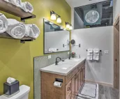 Modern Downtown Apt - Walk to Parks + Cafes!