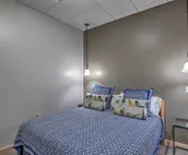 Modern Downtown Apt - Walk to Parks + Cafes!
