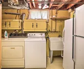 Spacious Family Glenwood Estates Home w/ Hot Tub!