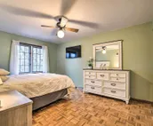 Spacious Family Glenwood Estates Home w/ Hot Tub!