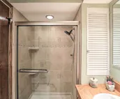 Spacious Family Glenwood Estates Home w/ Hot Tub!