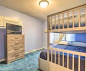 Spacious Family Glenwood Estates Home w/ Hot Tub!