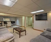 Spacious Family Glenwood Estates Home w/ Hot Tub!