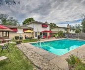 Spacious Family Glenwood Estates Home w/ Hot Tub!
