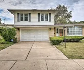 Spacious Family Glenwood Estates Home w/ Hot Tub!