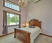Charming Apartment w/ Great Outdoor Space!