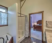 Charming Apartment w/ Great Outdoor Space!
