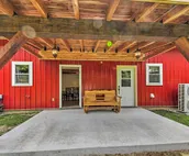 Charming Apartment w/ Great Outdoor Space!