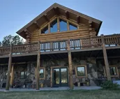 Grandpa’s Place. Exclusive, Stunning, Private Log Home. Firepit & Pond