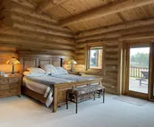Grandpa’s Place. Exclusive, Stunning, Private Log Home. Firepit & Pond