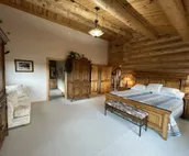 Grandpa’s Place. Exclusive, Stunning, Private Log Home. Firepit & Pond