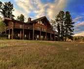 Grandpa’s Place. Exclusive, Stunning, Private Log Home. Firepit & Pond