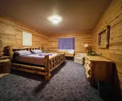 Grandpa’s Place. Exclusive, Stunning, Private Log Home. Firepit & Pond