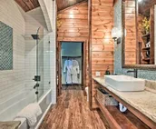 Broken Bow Couple’s Retreat w/ Fire Pit & BBQ!