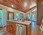 Broken Bow Couple’s Retreat w/ Fire Pit & BBQ!