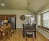 LUXURIOUS MOORE HOME 8 MILES TO OU & 15 MILES TO OKC BRICKTOWN