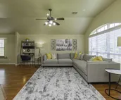 LUXURIOUS MOORE HOME 8 MILES TO OU & 15 MILES TO OKC BRICKTOWN