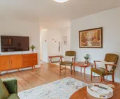 Stylish cottage right in town!