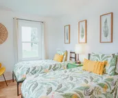 Stylish cottage right in town!