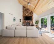 Beautiful Newly Renovated (2021) Lakefront Home Near Notre Dame