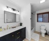Beautiful Newly Renovated (2021) Lakefront Home Near Notre Dame