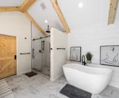 Beautiful Newly Renovated (2021) Lakefront Home Near Notre Dame
