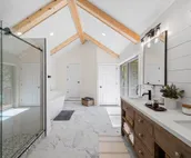 Beautiful Newly Renovated (2021) Lakefront Home Near Notre Dame
