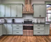 ‘Bross Brother's Cabin’ w/ Wraparound Porch!