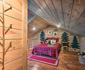 Luxe Cabin w/ Tesla Charging Station, 3 Mi to Lake