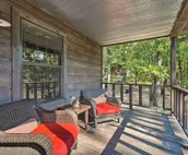 Luxe Cabin w/ Tesla Charging Station, 3 Mi to Lake