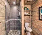 Luxe Cabin w/ Tesla Charging Station, 3 Mi to Lake