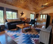 The Wandering Goat, near Custer State Park **Hot tub**
