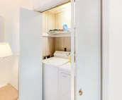Bethany west home close to the beautiful water w/free WiFi, private WD