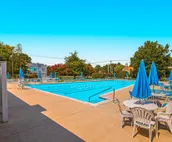 Bethany west home close to the beautiful water w/free WiFi, private WD