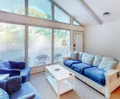 Bethany west home close to the beautiful water w/free WiFi, private WD