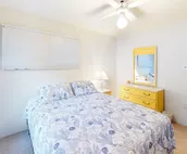 Bethany west home close to the beautiful water w/free WiFi, private WD