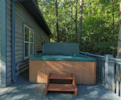 Cozy Bear Cabin - Restored family retreat with hot tub & game room minutes away