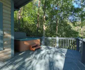 Cozy Bear Cabin - Restored family retreat with hot tub & game room minutes away