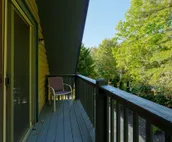 Cozy Bear Cabin - Restored family retreat with hot tub & game room minutes away