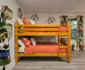 Cozy Bear Cabin - Restored family retreat with hot tub & game room minutes away