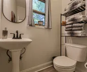 Cozy Bear Cabin - Restored family retreat with hot tub & game room minutes away