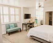 104 · Cozy Corner #104 - King Bed Hotel Phillips