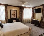 107 · Downtown Retro Room #107 -  Hotel Phillips