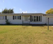 Renovated 3bed 1bath home that comfortably sleeps up to 8 guests!