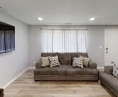 Renovated 3bed 1bath home that comfortably sleeps up to 8 guests!