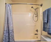 Quaint Anchorage Townhome - 6 Miles to Downtown!
