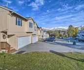 Quaint Anchorage Townhome - 6 Miles to Downtown!