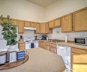Quaint Anchorage Townhome - 6 Miles to Downtown!